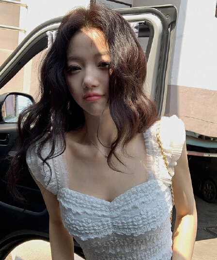 프랑스식 화이트 홀로우 아웃 레이스 작은 셔츠 여성 여름 새로운 이슬 쇄골 외출용 맨위 만나는 민소매 캐미솔