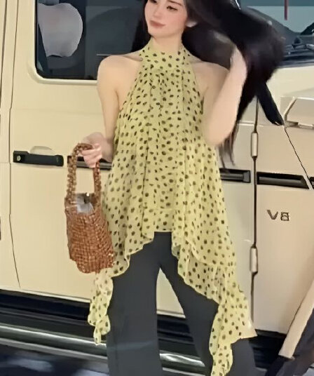 휴가 바람 달콤함 도트 무늬 불규칙 비스듬한 밑단 행침 목 조끼 여성 여름 새로운 디자인 센스 루즈핏 민소매 맨위