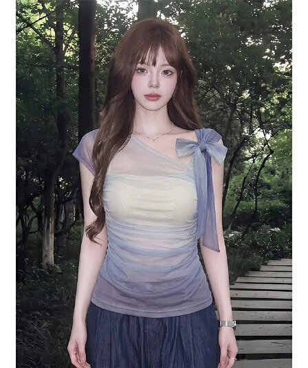 한 부서 슬림해 보이는 연령 감소 망사 비스듬한 칼라 티셔츠 여성 여름 2026 새로운 디자인 센스 나비 넥타이 맨위 여성