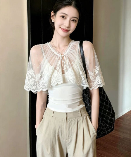 레이스 망토 반팔 티셔츠 여성 화이트 망사 패치워크 몸매 가꾸기 슬림해 보이는 2026 여름 새로운 캐주얼 맨위
