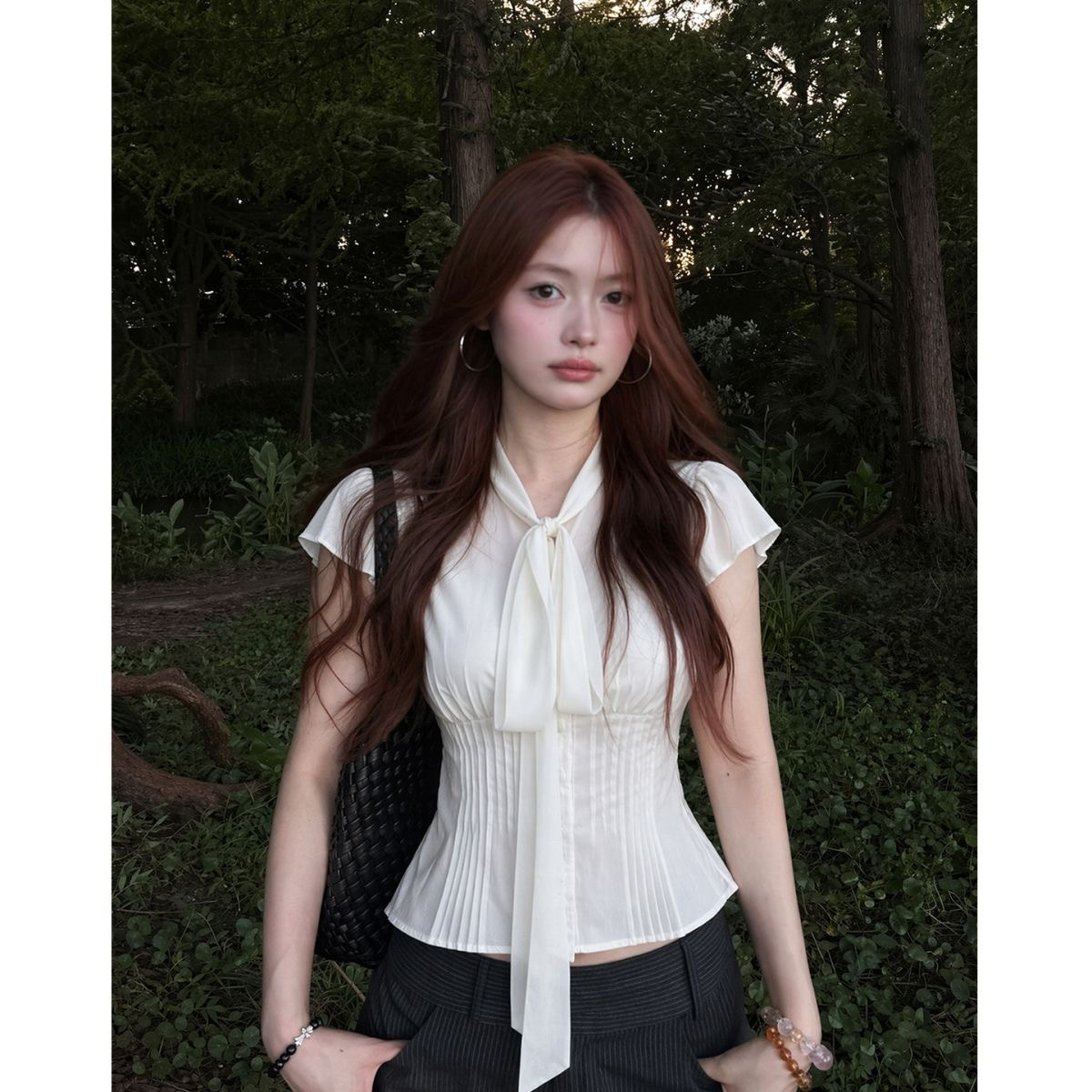 프랑스식 우아함 바람 화이트 거품 소매 레이스업 여성 셔츠 2026 여름 나비 매듭 허리 수축 슬림해 보이는 품격 맨위