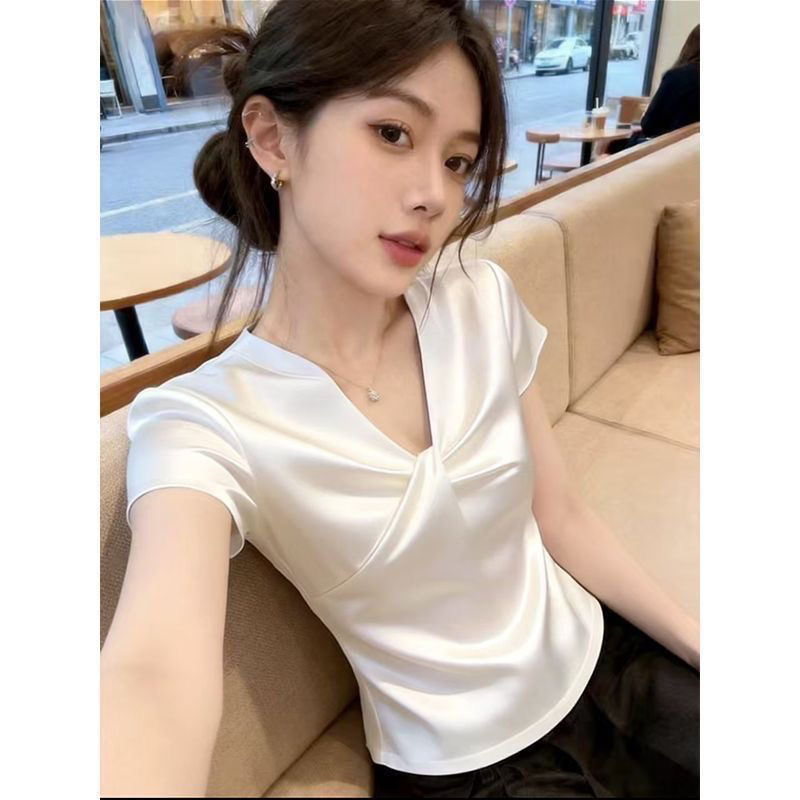 핫걸 새틴 비틀림 칼라 외국 가스 셔츠 디자인 새로운 여름 몸매 가꾸기 화이트 반팔 맨위