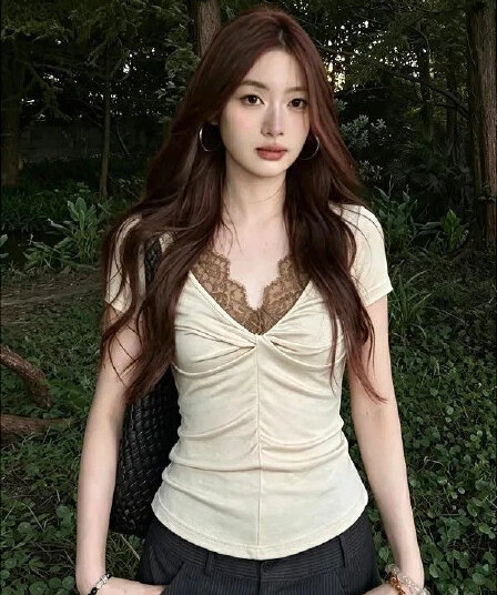 핫걸 레이스 V넥 반팔 티셔츠 여성 여름 품격 몸매 가꾸기 슬림해 보이는 다용도 긍정적 인 어깨 만나는 맨위
