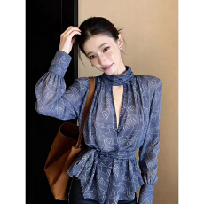 批发2026春季新款复古高级感蓝色印花<b class='q'>衬衫</b>女<b class='q'>长袖</b>系带收腰通勤气质上衣