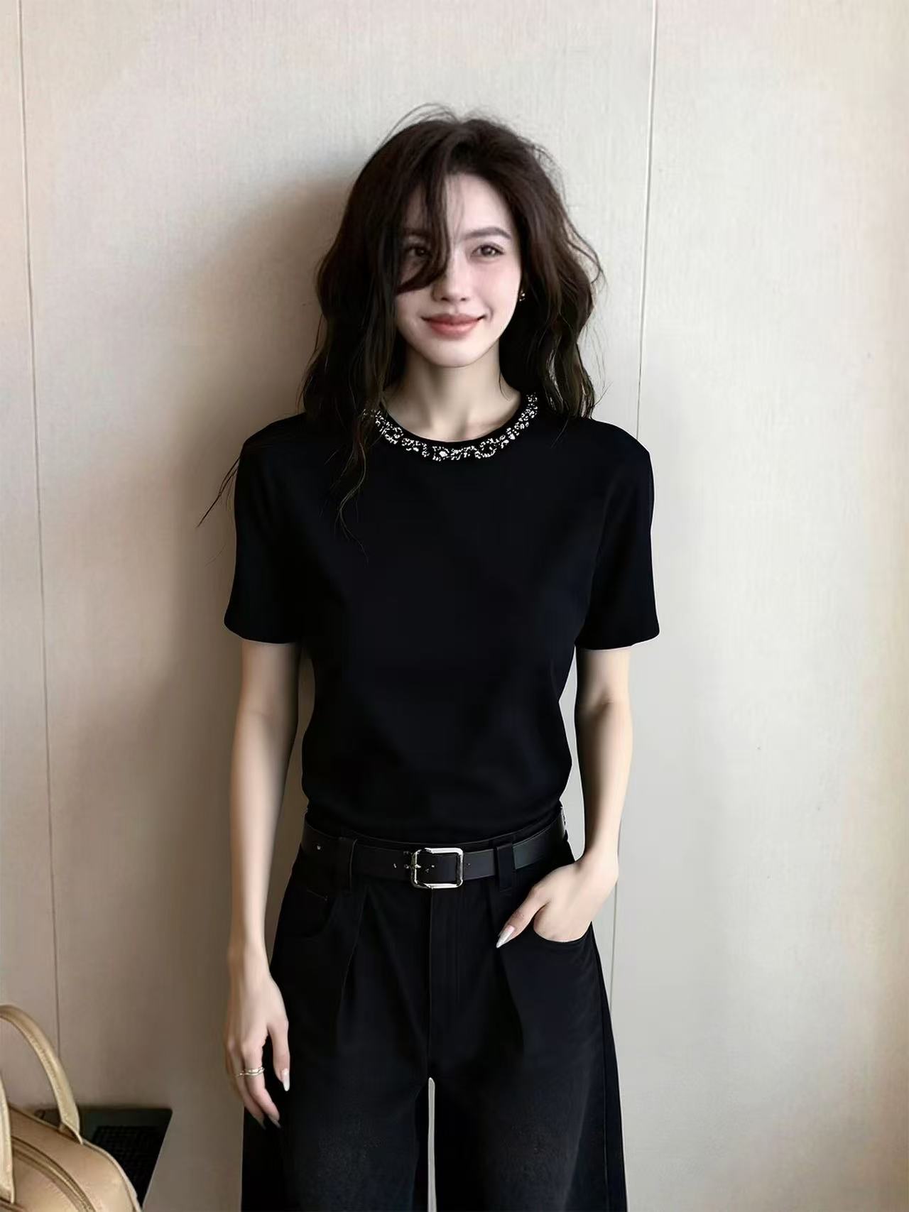 검정색 비즈 박기 맨위 2026 여름 섹션 고유 한 아름다운 자이언트 잘 생긴 품격 여성 니트 얼음 실크 작은 반팔 티셔츠