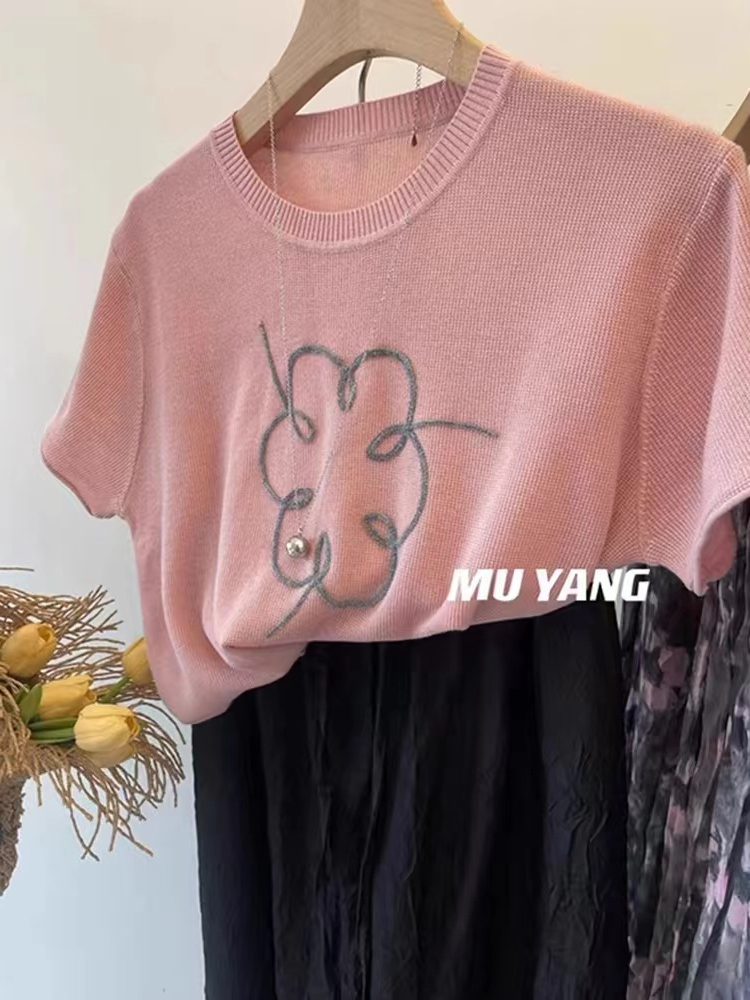 한 부서 핑크색 얼음 실크 니트 반팔 긍정적 인 어깨 티셔츠 여성 여름 꽃 3 차원 자수 디자인 센스 쇼트 스타일 맨위