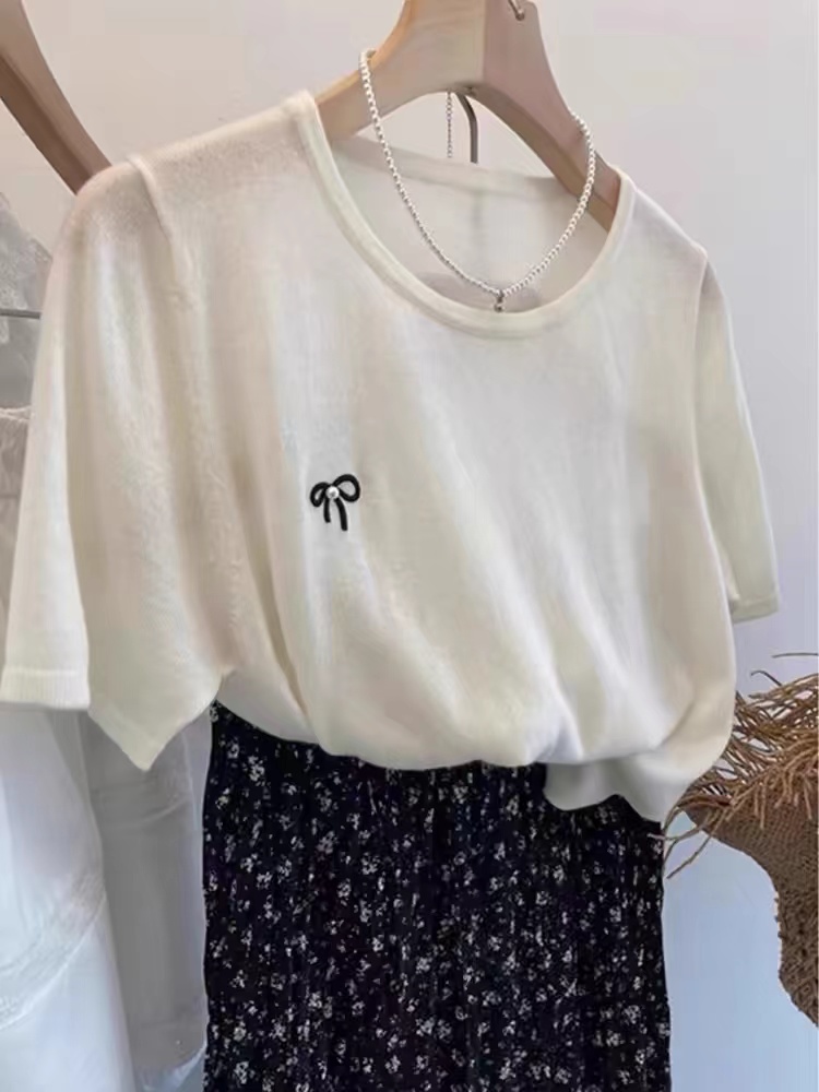 화이트 자수 얼음 실크 니트 반팔 긍정적 인 어깨 티셔츠 여성 여름 작은 키 얇은 스타일 티셔츠 루즈핏 쇼트 스타일 맨위