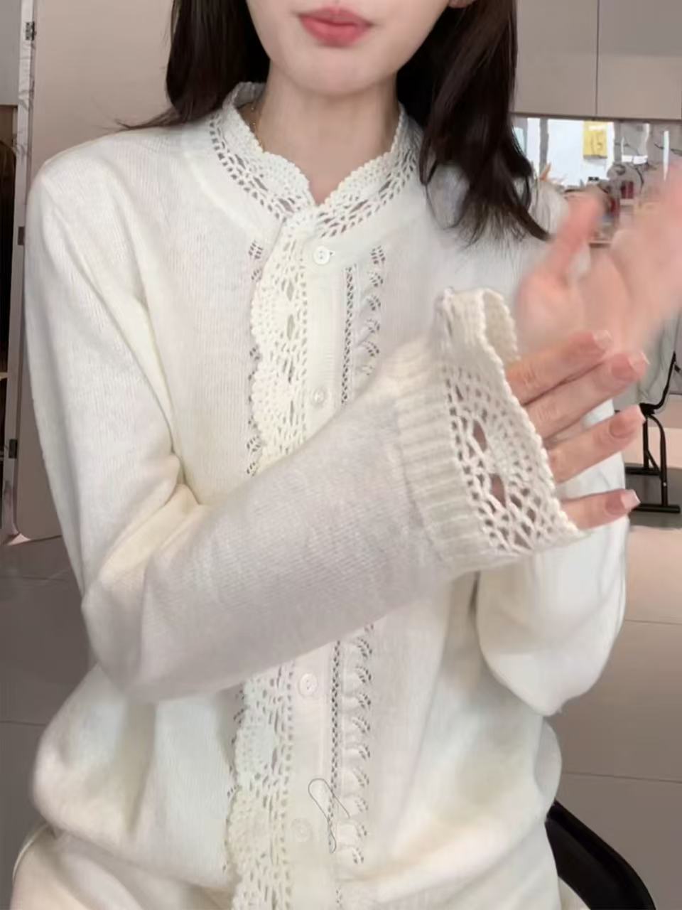 슈퍼 잘 생긴 베이지 색 홀로우 아웃 니트 오픈 가디건 여자 2026 새로운 봄 루즈핏 슬림해 보이는 스웨터 코트 맨위