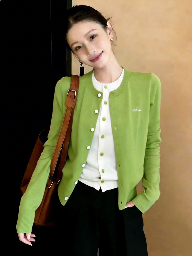 녹색 패치워크 페이크 레이어드 니트 오픈 가디건 여성 2026 년 봄 여름 새로운 한 부서 품격 캐주얼 연령 감소 맨위