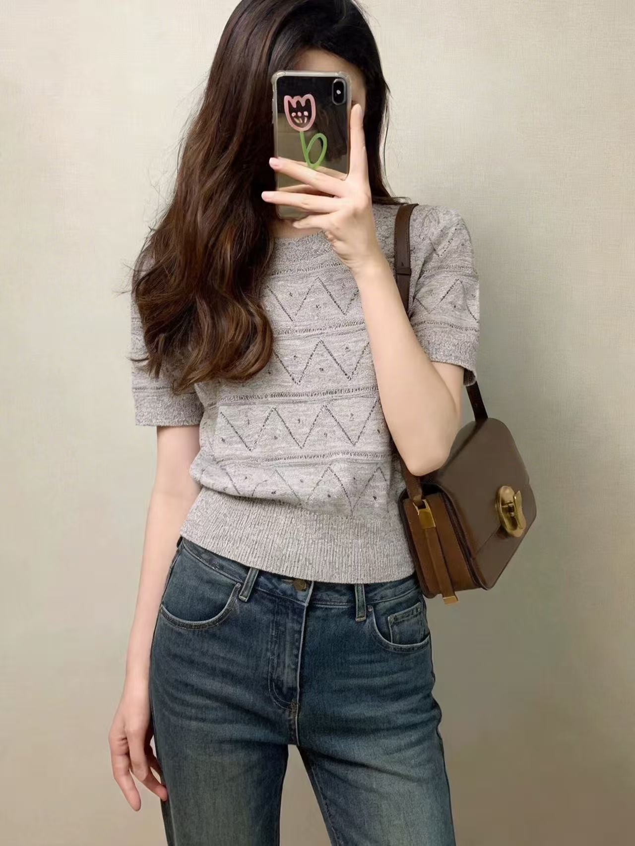 프랑스식 회색 홀로우 아웃 얼음 실크 니트 반팔 티셔츠 여성 여름 고급 센스 chic Chic 몸매 가꾸기 슬림해 보이는 맨위