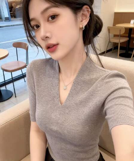 유럽 상품 V넥 다용도 긍정적 인 어깨 회색 반팔 니트 스웨터 여성 2026 여름 새로운 패션 외국 가스 슬림해 보이는 맨위 트렌디
