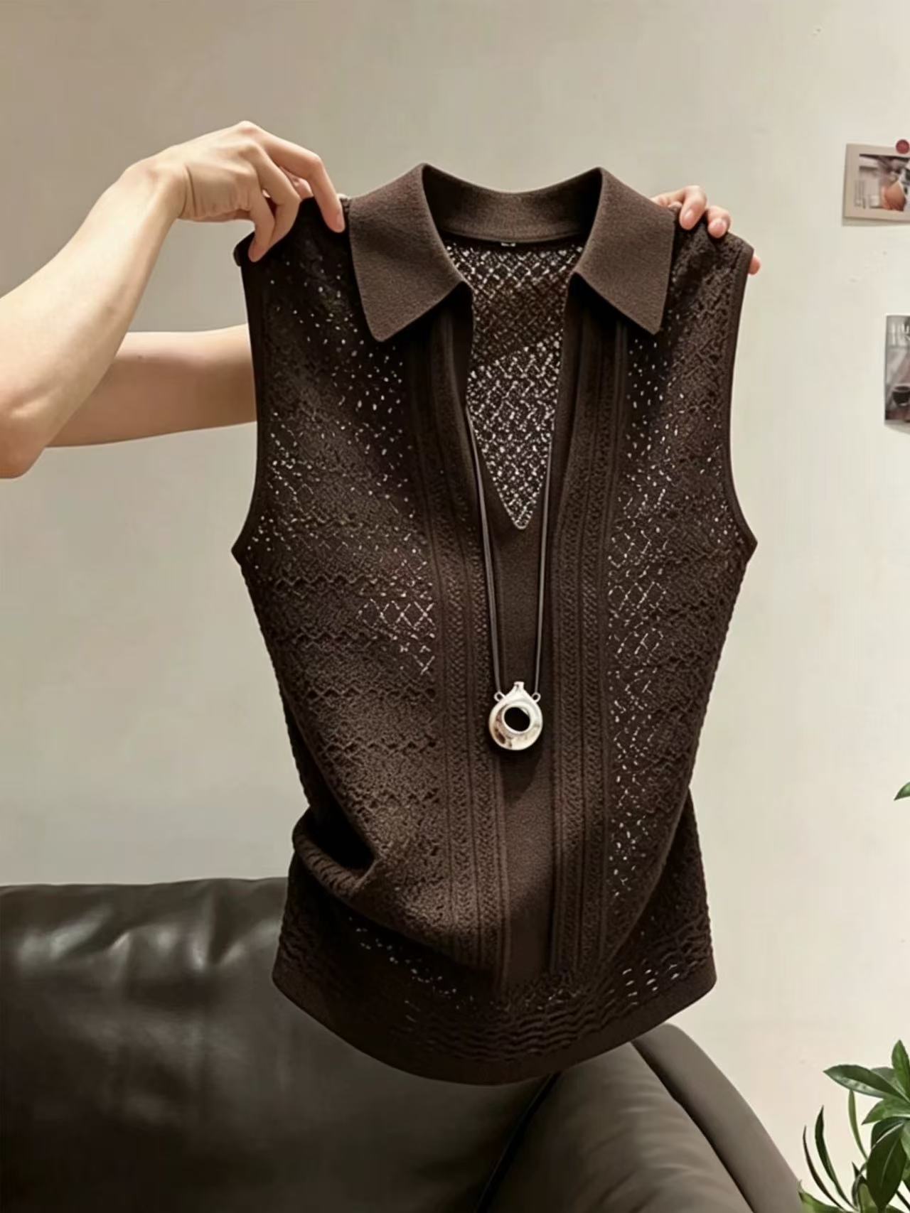 고급 센스 커피 색상 POLO 칼라 민소매 조끼 여성 여름 새로운 작은 대중 아니요 명중 섹션 다용도 몸매 가꾸기 슬림해 보이는 맨위