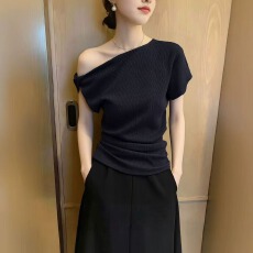 批发黑色轻熟风斜肩收腰<b class='q'>上衣</b>女2026年夏季新款修身显瘦设计感<b class='q'>大码</b>T恤