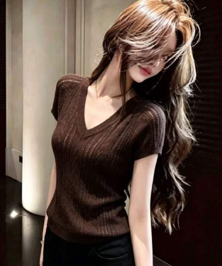 한 부서 분위기 센스 커피 색상 홀로우 아웃 V넥 얼음 실크 니트 반팔 티셔츠 여성 여름 섹션 얇은 스타일 캐주얼 슬림해 보이는 맨위