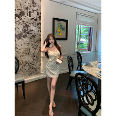 批发实拍实价 荷叶边V领吊带波点修身<b class='q'>连衣裙</b>纯欲立体花朵收腰显瘦短裙