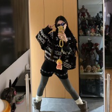 批发秋冬穿搭一整套巨好看黑色高领费尔岛提花毛衣搭配针织拼接短裤女