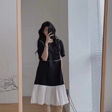 批发夏季新款韩系甜美小清新显瘦设计感小众撞色拼接短袖百褶连衣裙