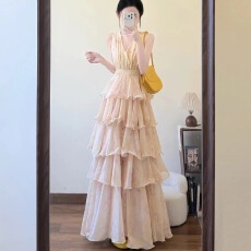 批发度假风<b class='q'>收腰</b>蛋糕裙v领吊带<b class='q'>连衣裙</b>女2026春夏季特别漂亮掐腰长裙子