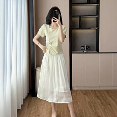 批发实拍奶绿色方领短袖T恤网纱半身裙两件套女2026夏装新款<b class='q'>连衣裙</b>