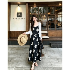 批发大码法式复古印花<b class='q'>缎面</b>吊带连衣裙2026春夏新款度假风气质绝美长裙