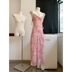 批发粉色荡领碎花<b class='q'>吊带</b><b class='q'>连衣裙</b>不规则荷叶边长裙印花开叉裙子