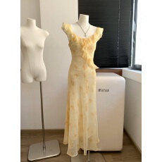 SE GENTLE SUN氛围感荷叶边V领无袖连衣裙女度假风收腰碎花中长裙