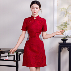 批发国风红色喜庆改良刺绣旗袍金店销售工作服新中式修身收腰连衣裙