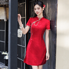 批发国风短款红色旗修身显瘦年轻款送考改良旗袍订婚敬酒服伴娘礼服