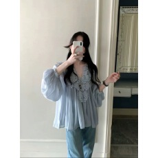 批发法式<b class='q'>蕾丝</b>拼接V领<b class='q'>雪纺</b>衬衫上衣女2026春宽松外穿超仙防晒<b class='q'>长袖</b>衬衣