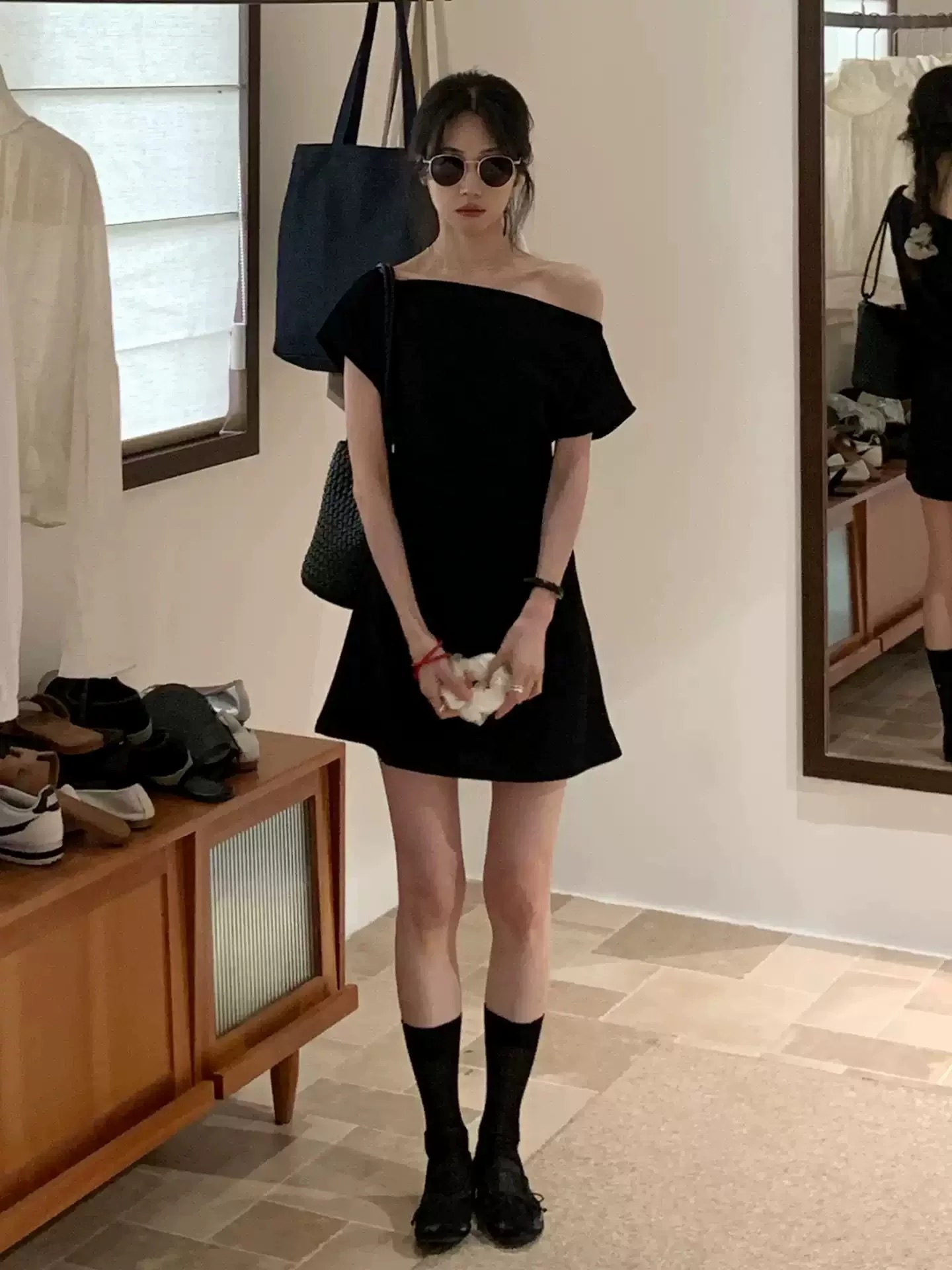 검정색 비스듬한 어깨 드레스 아이들 여름 프랑스식 작은 키 고급 센스 오프숄더 오프숄더 허리 수축 슬림해 보이는 미니 스커트