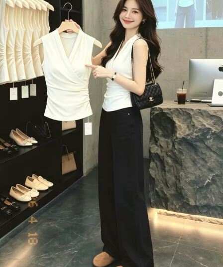 화이트 V넥 십자가 주름 허리 수축 캐미솔 2026 여름 튀김 거리 고유 한 아름다운 분위기 센스 맨위