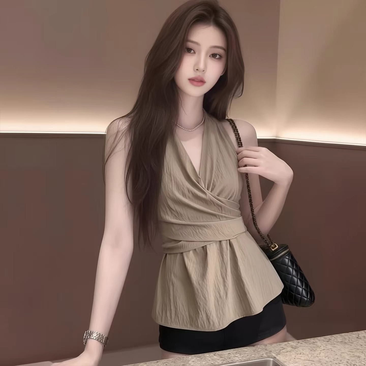 강하다 물품 닫힌 눈 입력 프랑스식 핫걸 민소매 V넥 행침 목 여성 셔츠 여름 허리 수축 슬림해 보이는 품격 맨위 트렌디