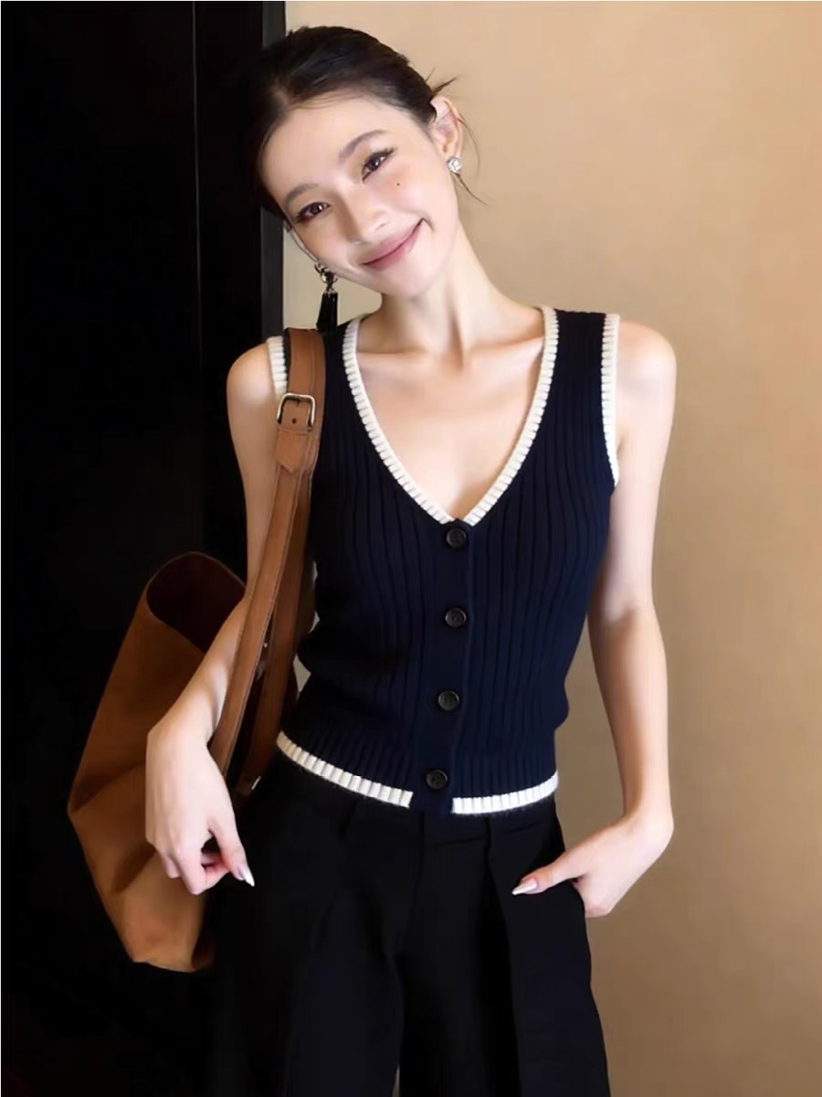 프랑스식 작은 샤넬 스타일 배색 니트 조끼 여자 여름 외출용 V넥 몸매 가꾸기 품격 만나는 민소매 조끼 맨위