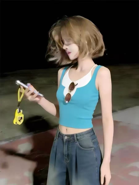 고유 한 Chic 핫걸 파란색 조끼 페이크 레이어드 슬립 여성 여름 고급 센스 자이언트 잘 생긴 쇼트 스타일 민소매 맨위