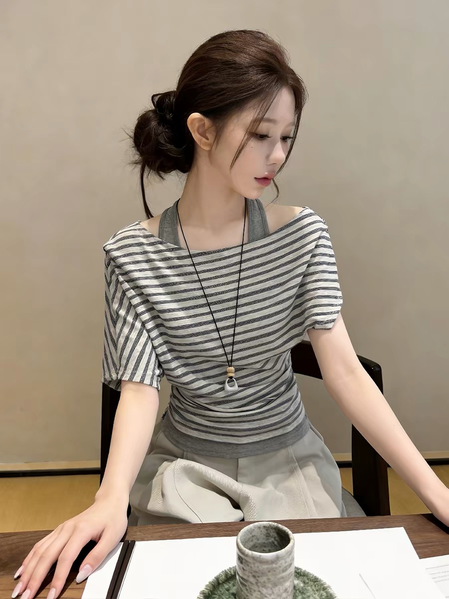 디자인 센스 오프숄더 스트라이프 반팔 티셔츠 여성 여름 패션 오프숄더 허리 수축 다용도 페이크 레이어드 Chic 맨위