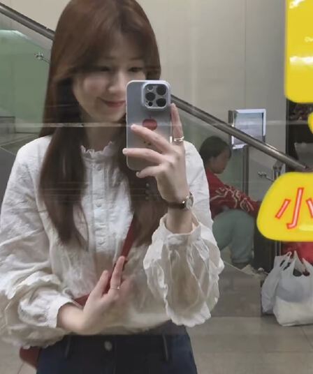프랑스식 화이트 프릴 스탠드 칼라 긴팔 셔츠 맨위 여성 2026 가을 새로운 고급 센스 거품 소매 셔츠