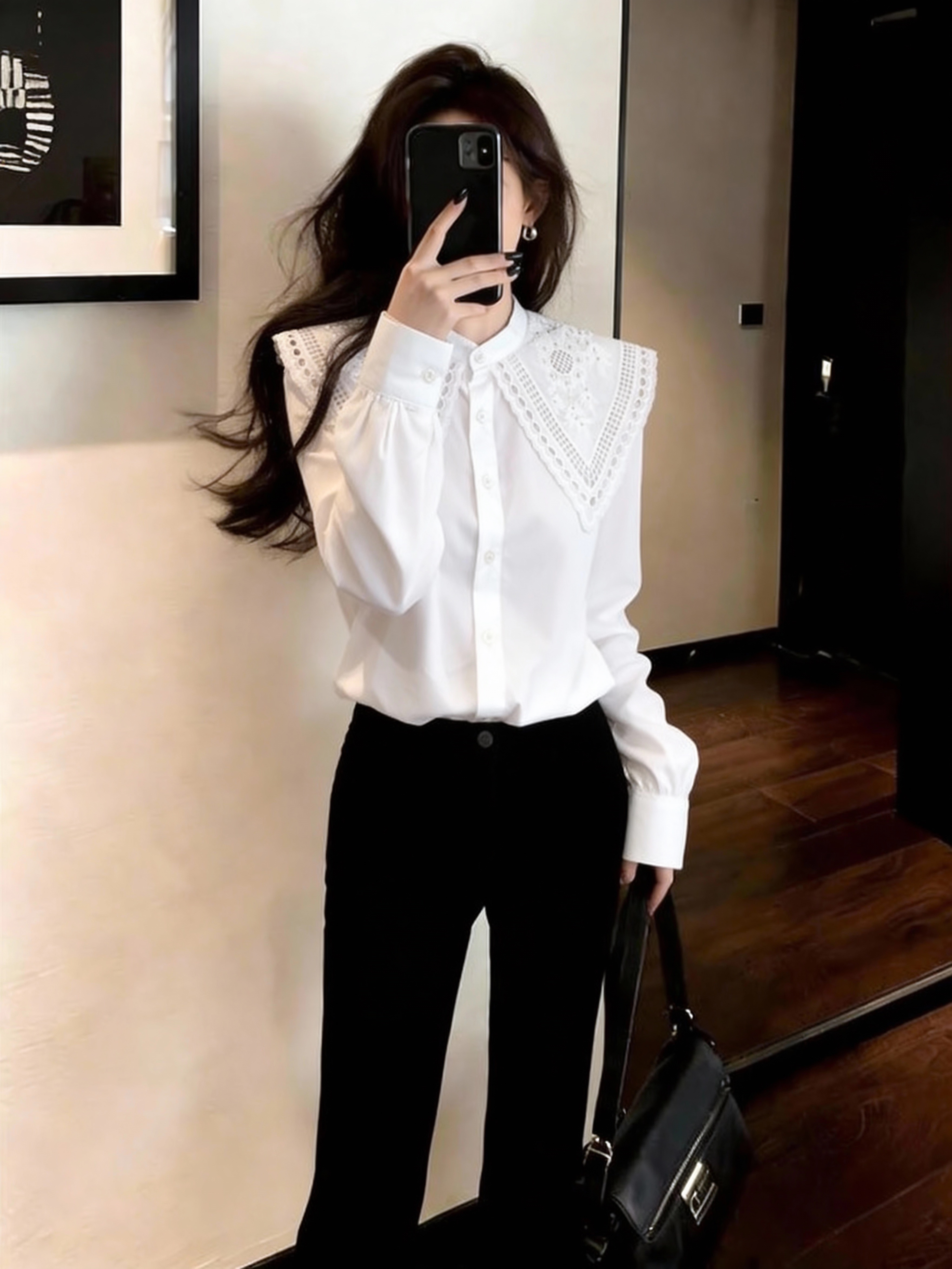 미니멀리즘 연령 감소 슬림해 보이는 섹션 화이트 맨위 여성 2026 이른 봄 홀로우 아웃 레이스 자카드 폴로 칼라 셔츠