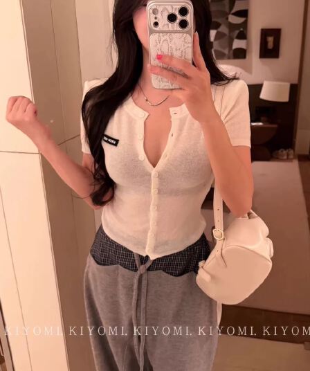 kiyomi 정품 한국 스타일 순수한 욕망 핫걸 마이크로 ~을 통해 반팔 어깨 패드 단색 몸매 가꾸기 니트 스웨터 슬림해 보이는 여성