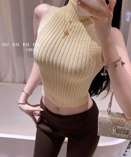 하나 A 화이트 2025 새로운 섹시함 핫걸 바람 디자인 섹션 행침 목 오프숄더 가을 겨울 터틀넥 니트 조끼