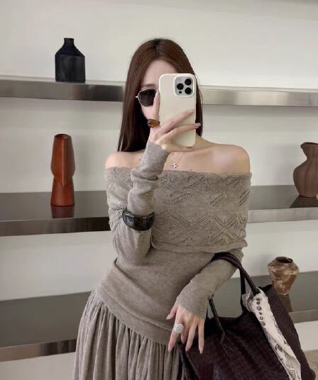 이른 가을 한국 스타일 미니멀리즘 패션 자카드 오프숄더 니트 스웨터 몸매 가꾸기 슬림해 보이는 품격 오프숄더 패션 부드러운 맨위