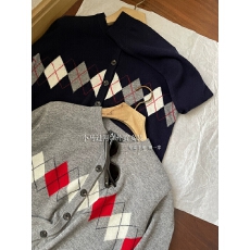 批发巨好看，巨洋气，巨推荐！！！A*C撞色菱形格嵌花羊毛针织开衫女