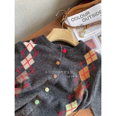 批发美到爆炸！！氛围感天花板~复古撞色菱格提花彩色扣羊毛针织开衫