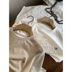 批发做工巨赞~2026早春简约小马刺绣明线长袖<b class='q'>打底</b>T恤女