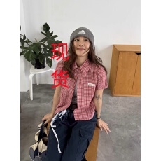 批发川川也家美式格子正肩短袖修身衬衫女夏季新款休闲设计感短款衬衣