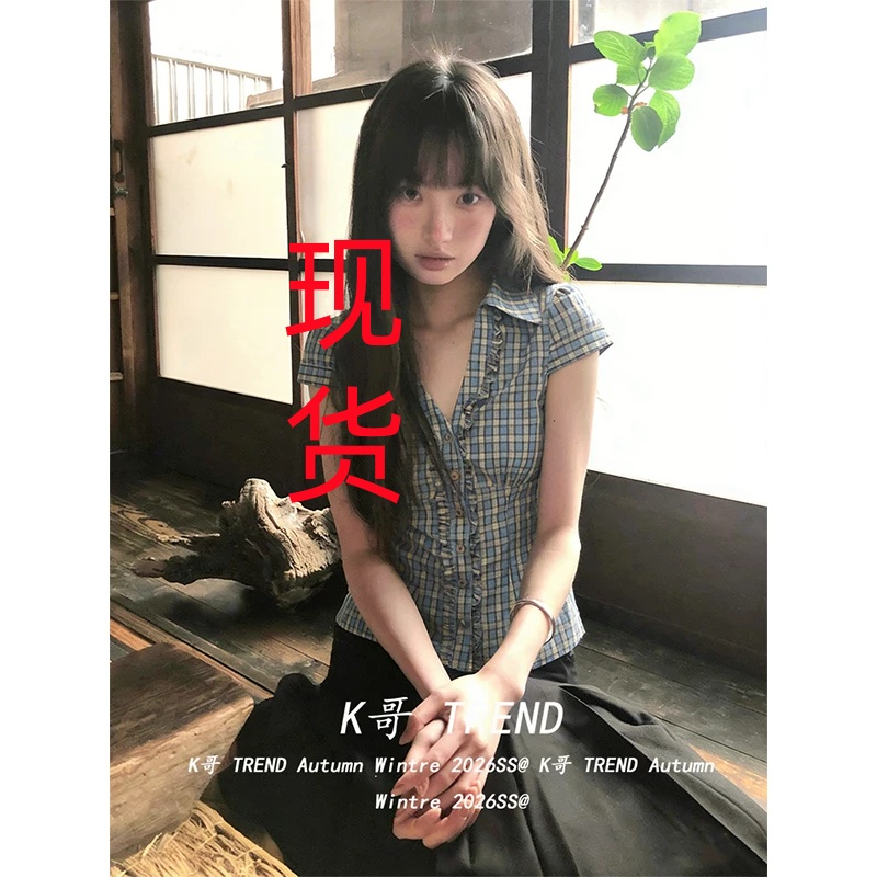 파란색 프릴 반팔 여성 셔츠 여름 체크무늬 V넥 긍정적 인 어깨 셔츠 허리 수축 슬림해 보이는 디자인 센스 맨위 ins