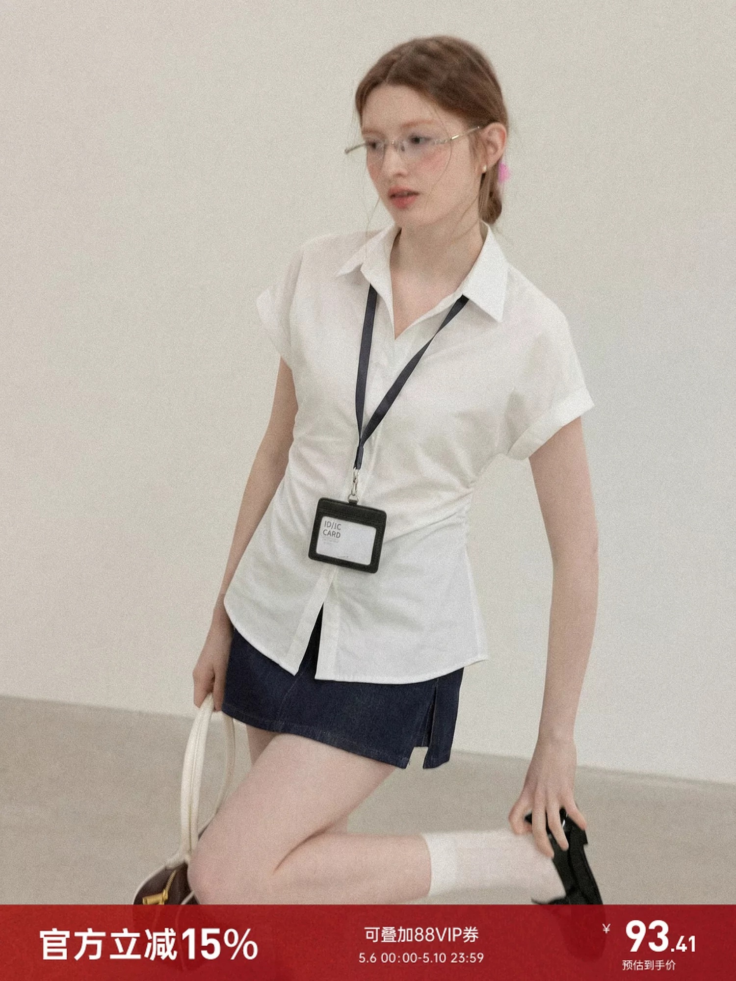 양성 이야기 프랑스식 화이트 POLO 칼라 반팔 여성 셔츠 2026 여름 출퇴근 허리 수축 슬림해 보이는 셔츠