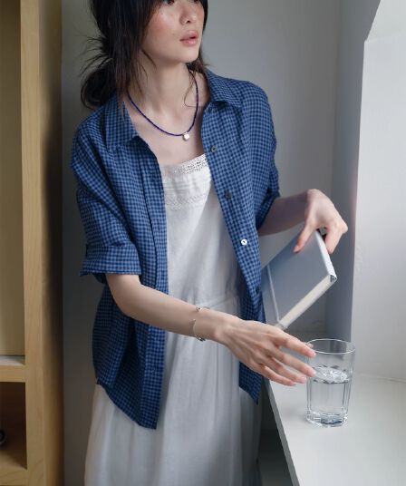 한쪽 두 에피소드 전체 아마 산소 비시 블루 그리드 아마 롤 슬리브 소금 부서 루즈핏 청 ~을 통해 센스 셔츠 반팔