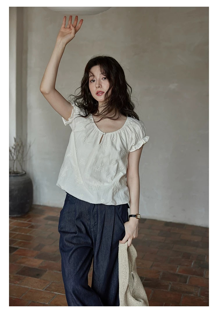 저녁 몽골 2026 새로운 여름 프랑스식 고유 한 맨위 Chic 연령 감소 작은 셔츠 작은 키 작은 대중 자수 쇼트 스타일 셔츠
