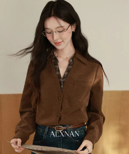 사랑의시 주간 브라운 셔츠 가을 새로운 한 부서 미니멀리즘 페이크 레이어드 브라운 맨위