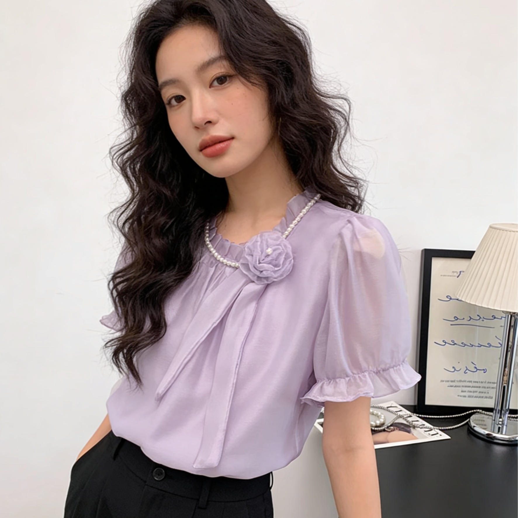 실사 여름 새로운 진주 장미 리본 명문 여성 바람 품격 여성 셔츠 절묘한 보라색 고급 센스 맨위 여성